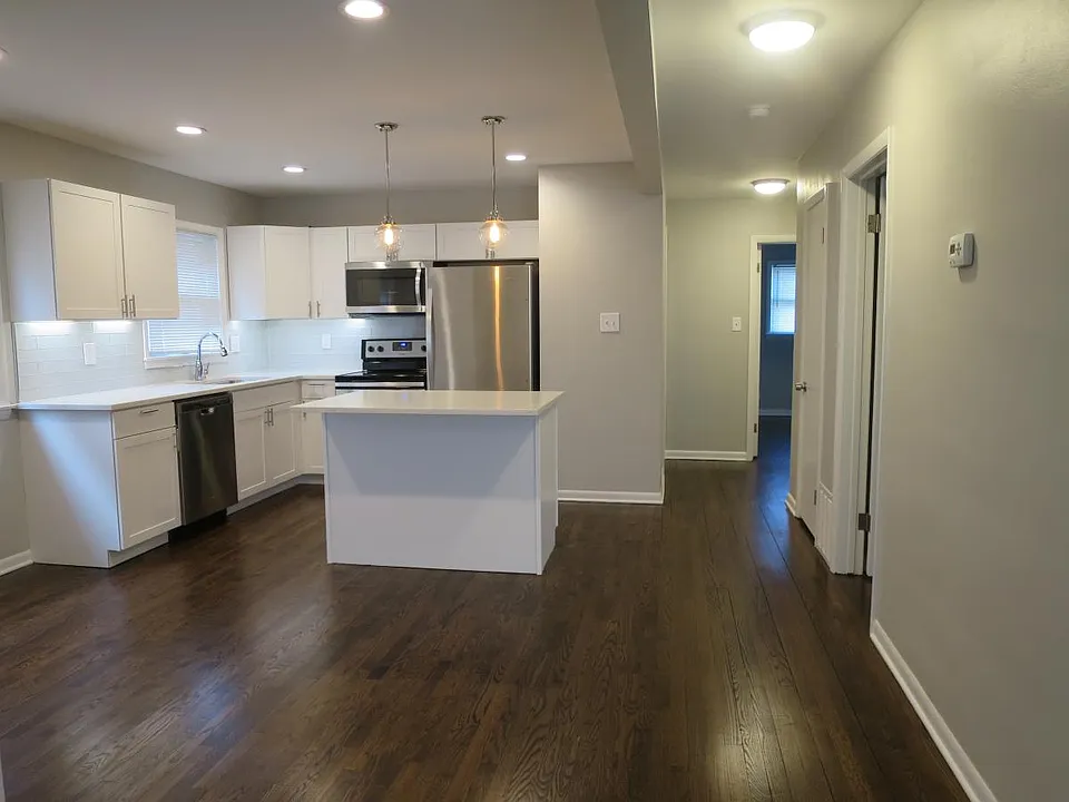2987 S Clement Ave #LOWER