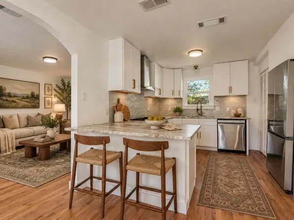 927 S Franklin St, Dallas, TX 75211