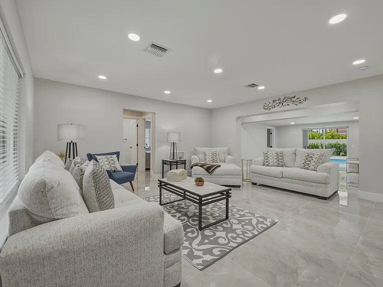 632 Las Palmas Park — Photo 3