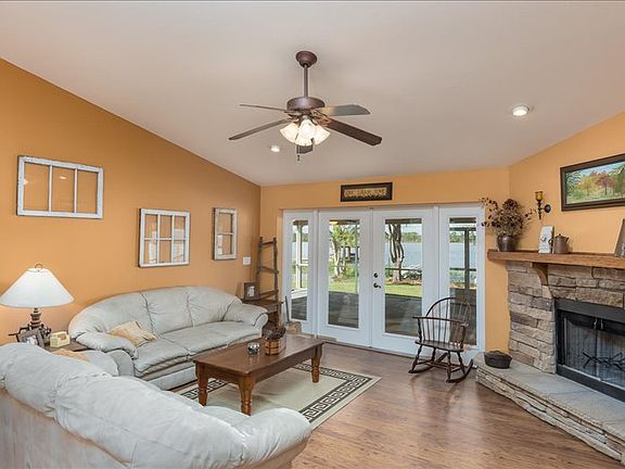 2nd image of 3251 Lake Hill Dr