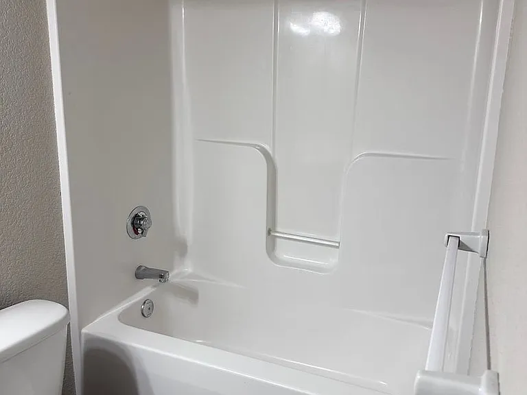 145 SE Rose Garden Ln — Photo 10