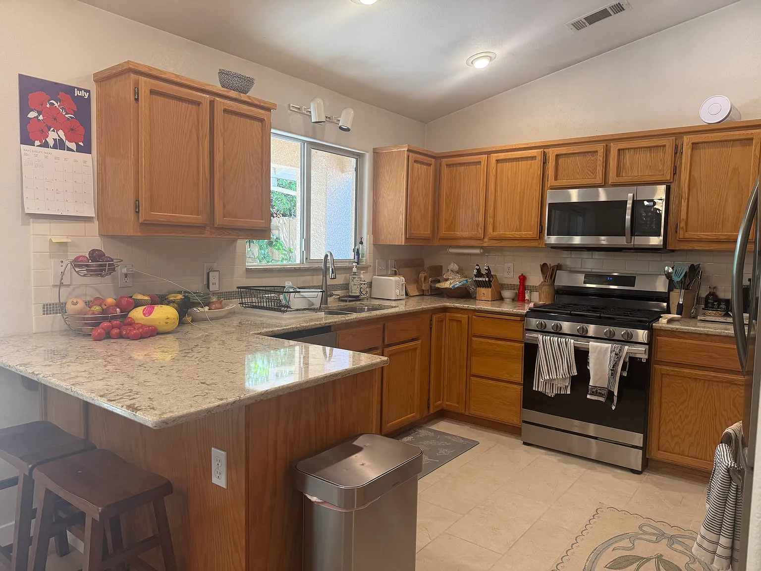 3 bed, 1321 sqft, $2,400 — Photo 3