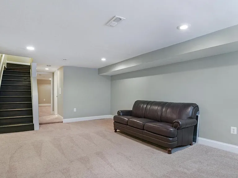 7 S East Ave — Photo 19