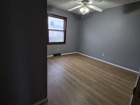 5th image of 519 3rd Ave SE
