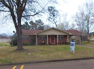 2052 Oakhurst Dr, Grenada, MS 38901