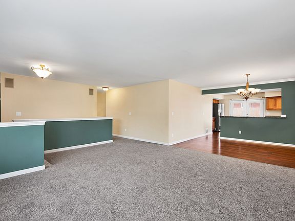 3rd image of 1013 Stonegate Rd