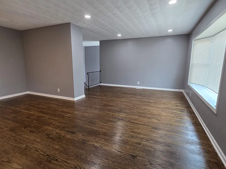 1380 Catalpa Dr — Photo 3