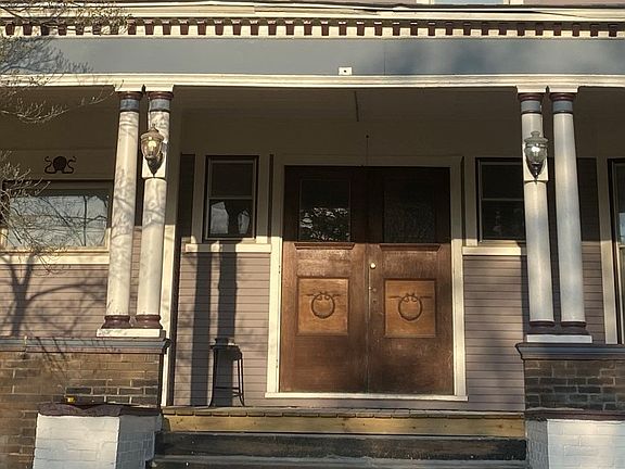 3rd image of 1856 E 89th St