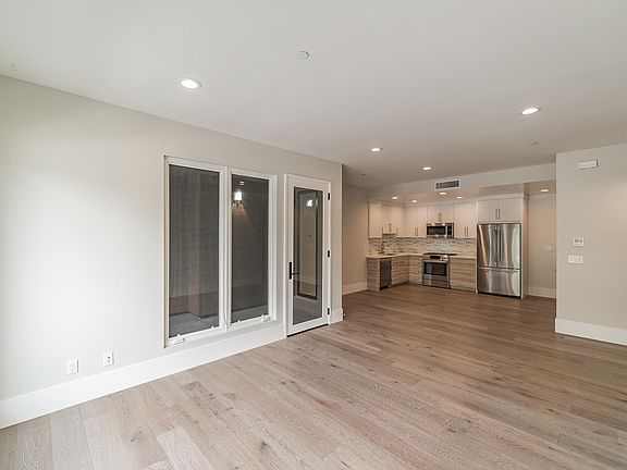 3rd image of 1493 Oak Grove Ave #202