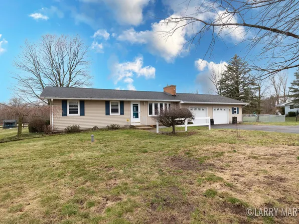 11081 Long Lake Dr NW, Sparta, MI 49345