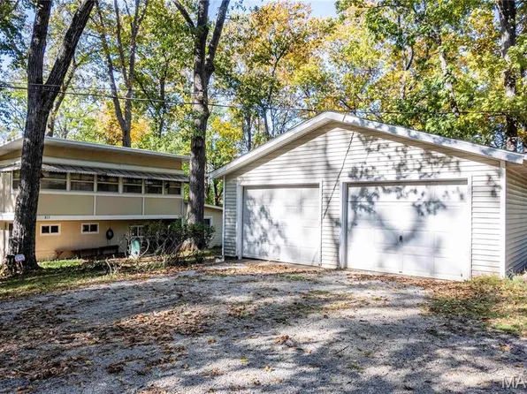 813 Chipwood Ln, Centralia, IL 62801