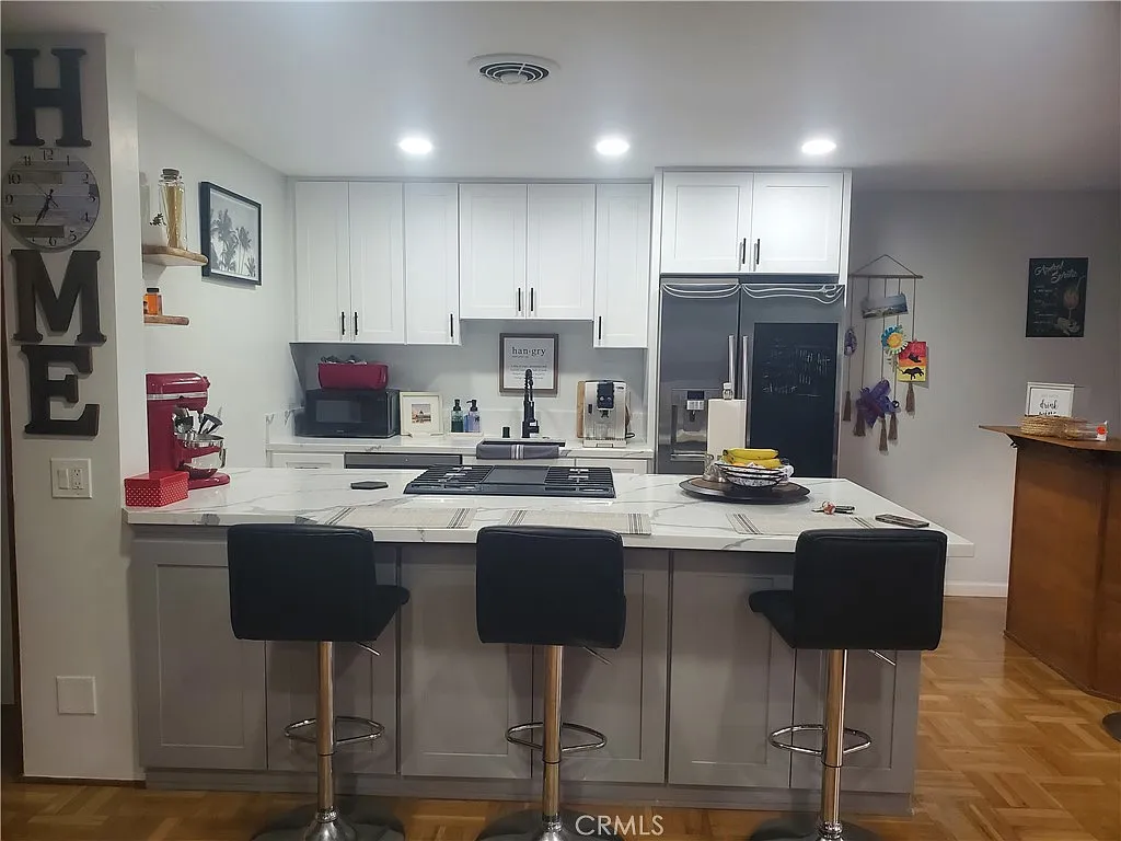 2 bed, 1.5 bath, 1016 sqft, $4,500 — Photo 2