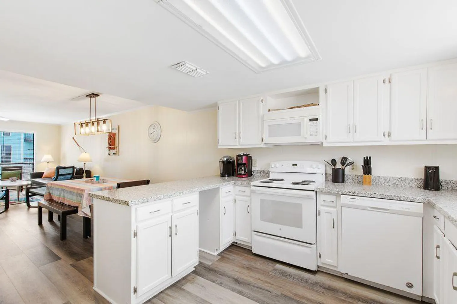 2 bed, 2.0 bath, 753 sqft, $3,710 — Photo 3