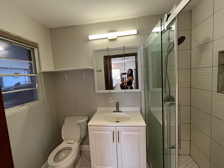 2826 E Elm St — Photo 28