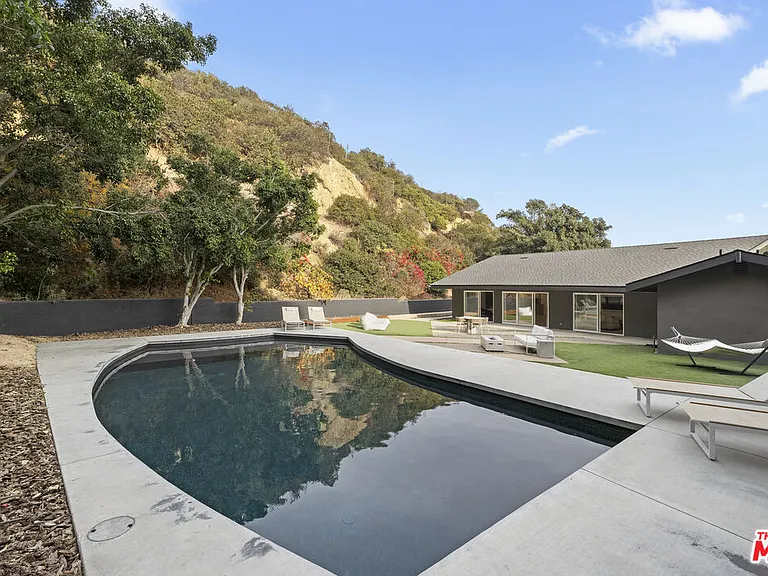9289 Swallow Dr — Photo 28