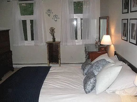 Bedroom- big enough for king sized bed