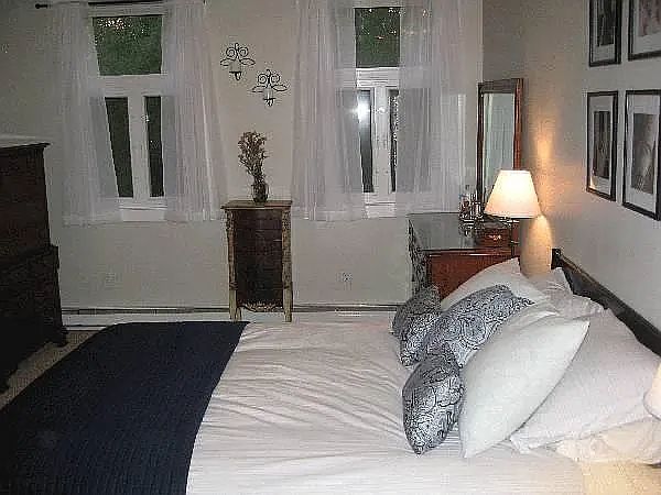 Bedroom- big enough for king sized bed