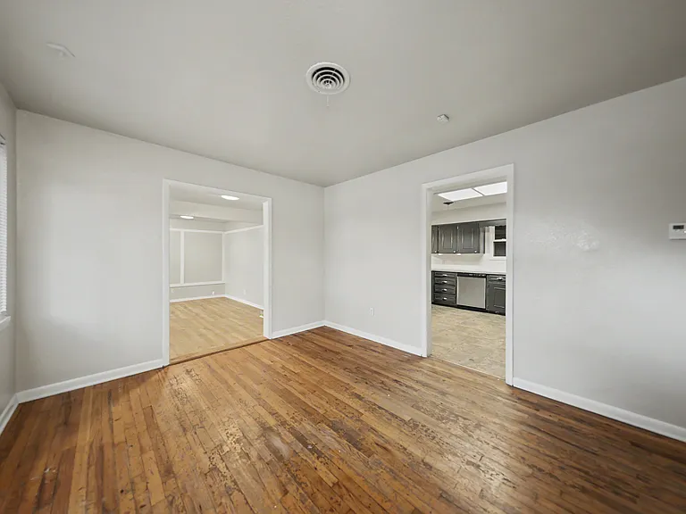 307 Oak St — Photo 13