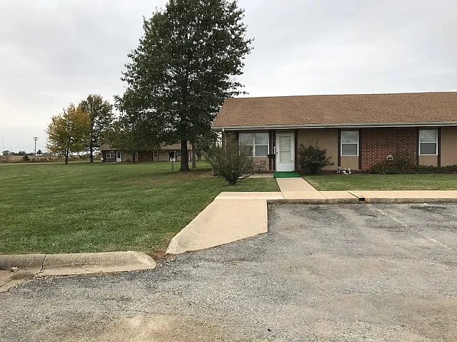 Virginia Manor — Photo 2