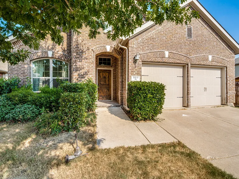 929 Green Coral Dr — Photo 3