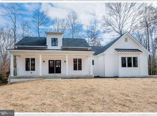 20 Corner Ln, Owings, MD 20736