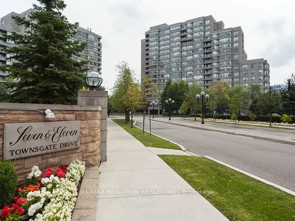 7 Townsgate Dr #1206, Vaughan, ON L4J 7Z9