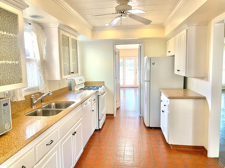 140 G Ave — Photo 6
