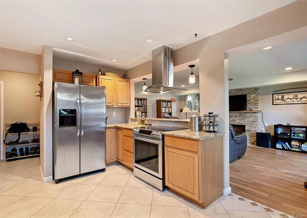 600 Manhattan Dr — Photo 3