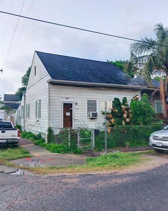 1st image of 4139 Annunciation St