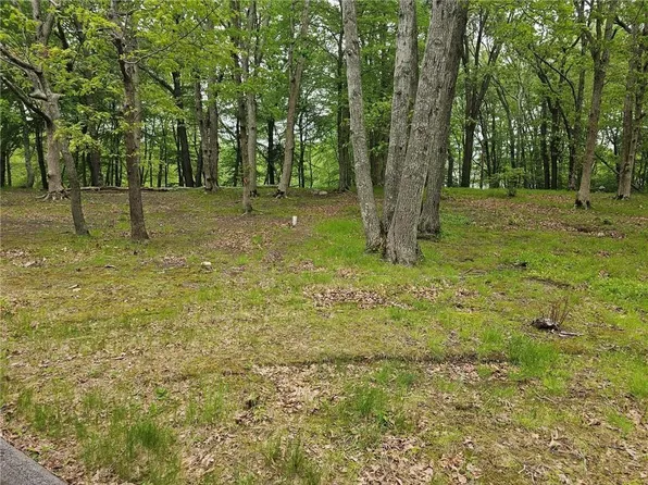 9 S Essex Dr, Westerly, RI 02891