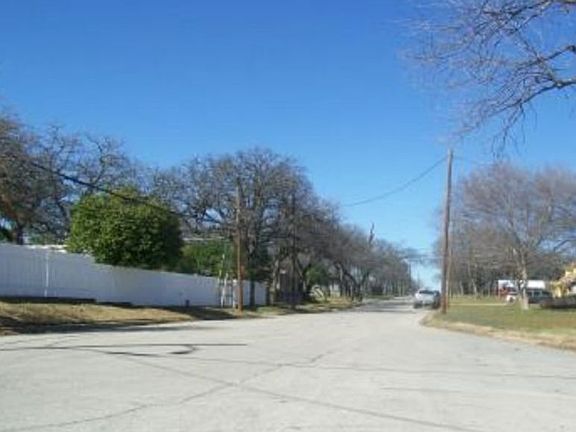 Exterior Neighborhood (street photo)