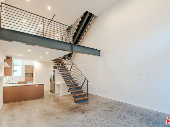 1220 N Orange Grove Ave APT 6