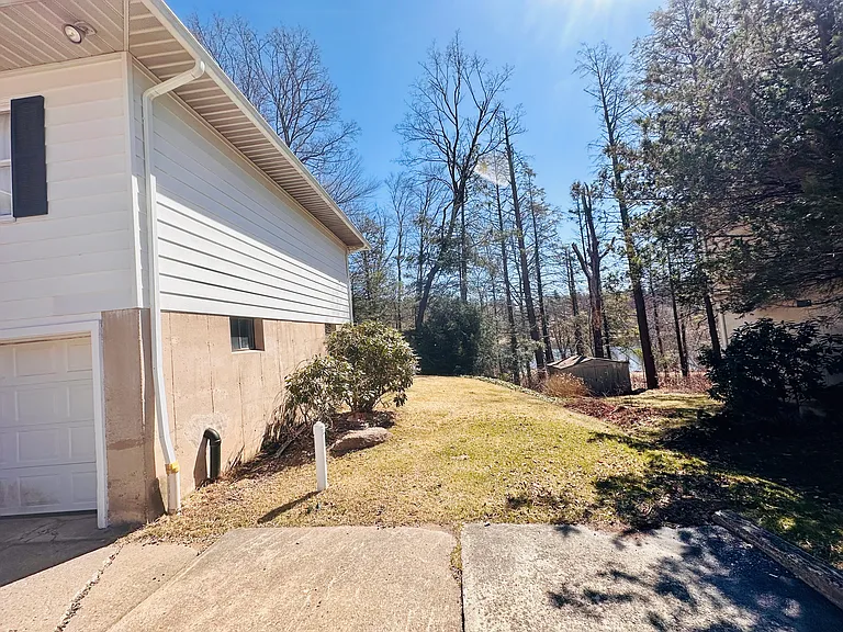410 Barbara Dr — Photo 13