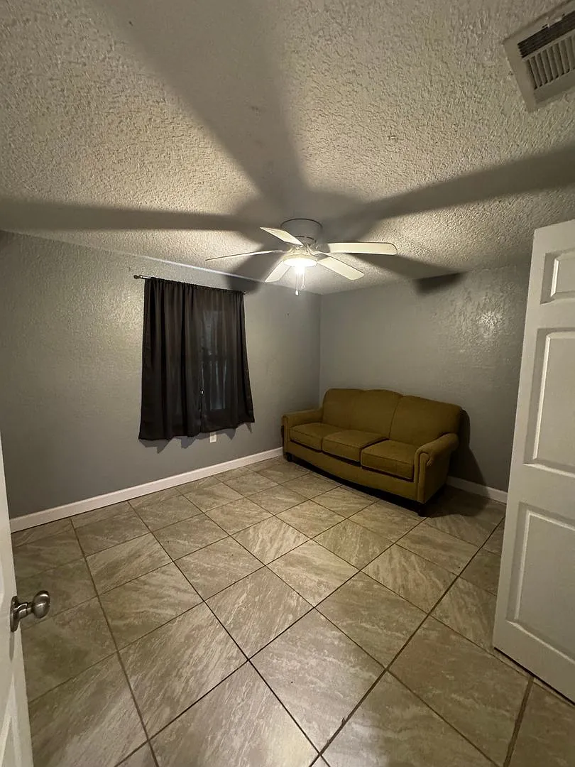 Cozy & Private 2-Bedroom Duplex Rental in Ocala — Photo 4