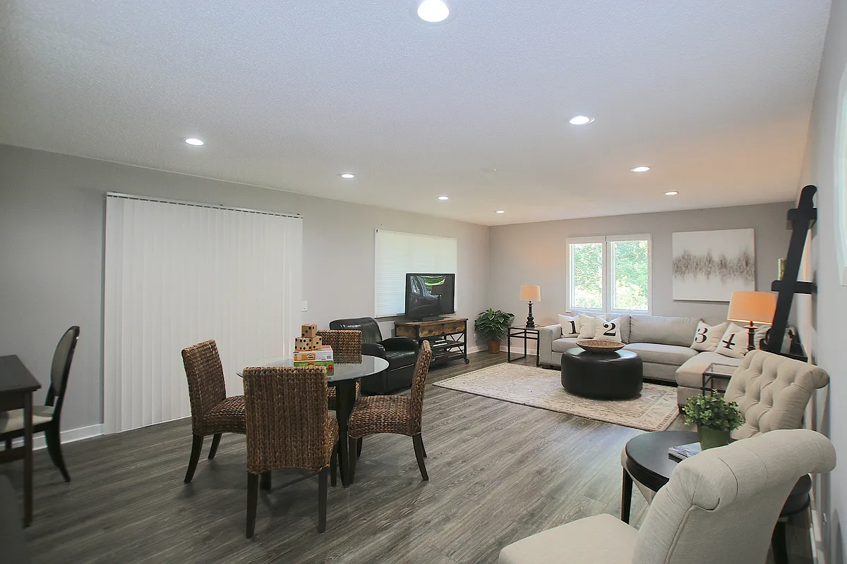 Building Photo - 2320 Jonquil Ln N