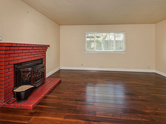 2nd image of 502 Palm Ct