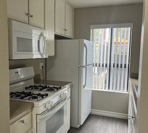 Kitchen in a downstairs one bedroom