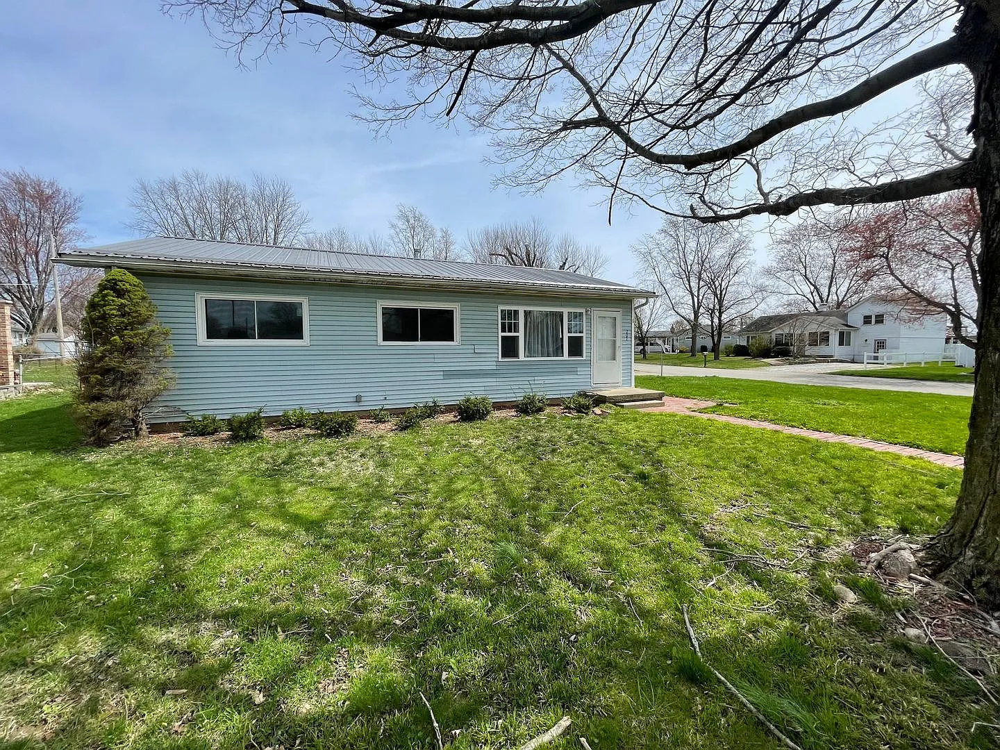 202 Harlan Ave photo 1