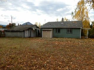82901 Parker Ln, Dexter, OR 97431