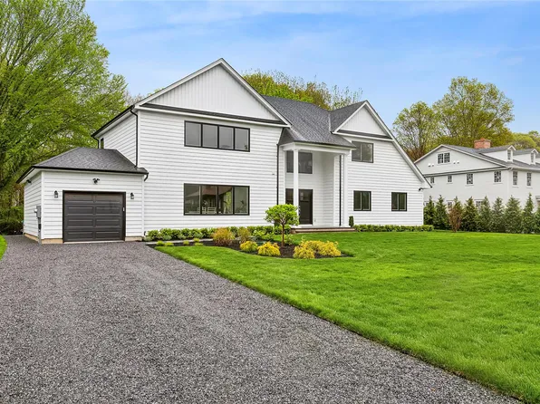 6 Millstone Dr, Southampton, NY 11968