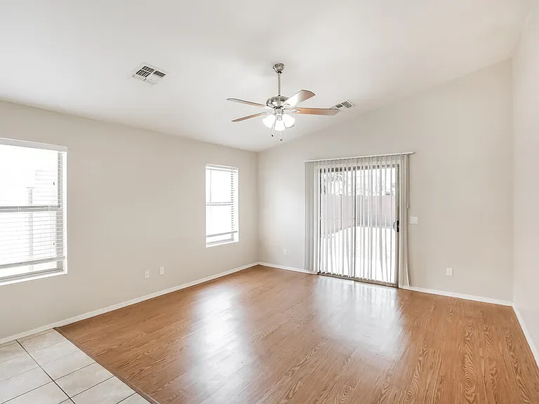5704 S 32nd Dr — Photo 4