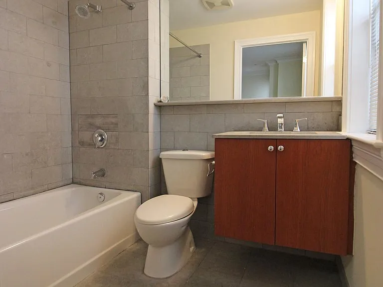 1121 24th St NW #302 — Photo 11