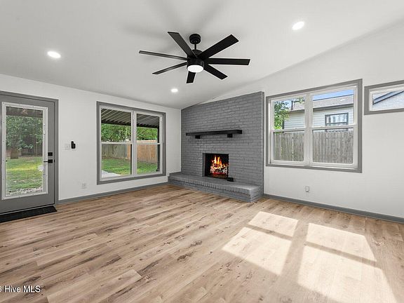 4th image of 2146 Eastside Court