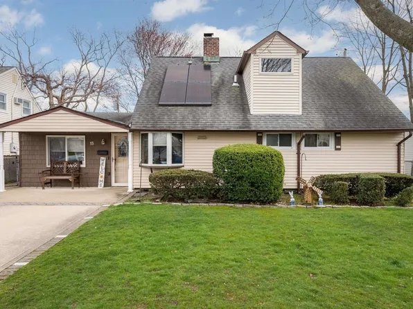 15 Mercury Lane, Levittown, NY 11756