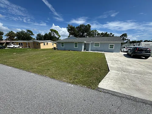 2346 Lakeshore Cir Photo 1