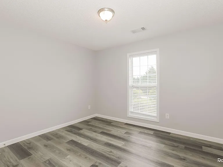 1303 Princess Dr — Photo 9