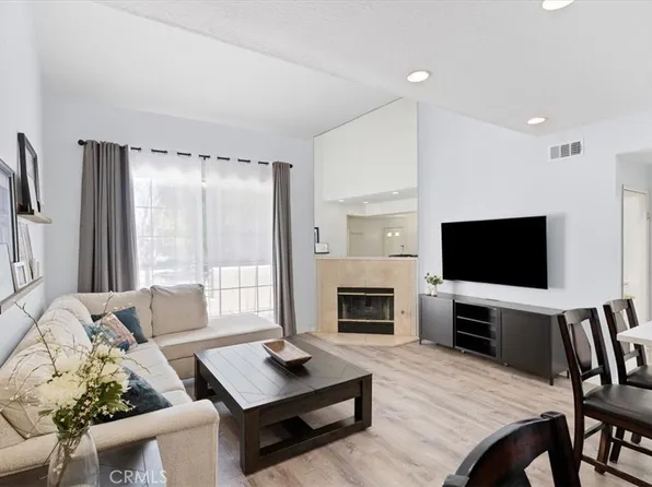 24113 Del Monte Dr Unit 38, Santa Clarita, CA 91355