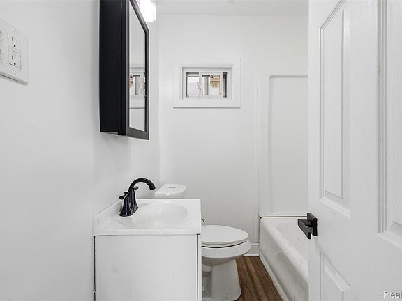 5th image of 16253 Kentucky St