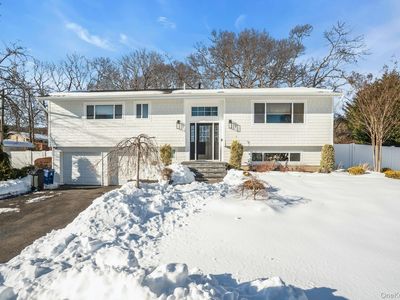 34 Corsa Street, Dix Hills, NY, 11746