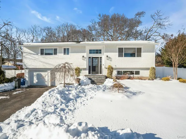 34 Corsa Street, Dix Hills, NY 11746